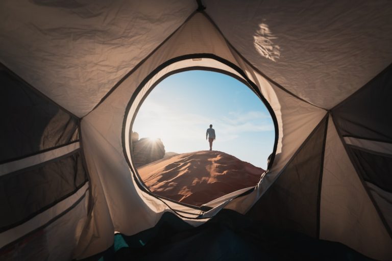 Luxury vs. Affordable Travel Blogging: Finding the Balance in Adventure
